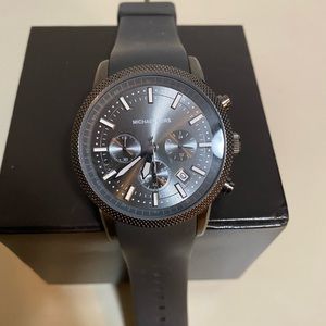 Michael Kors Scout Chronograph Grey Dial Watch. Needs a new battery.